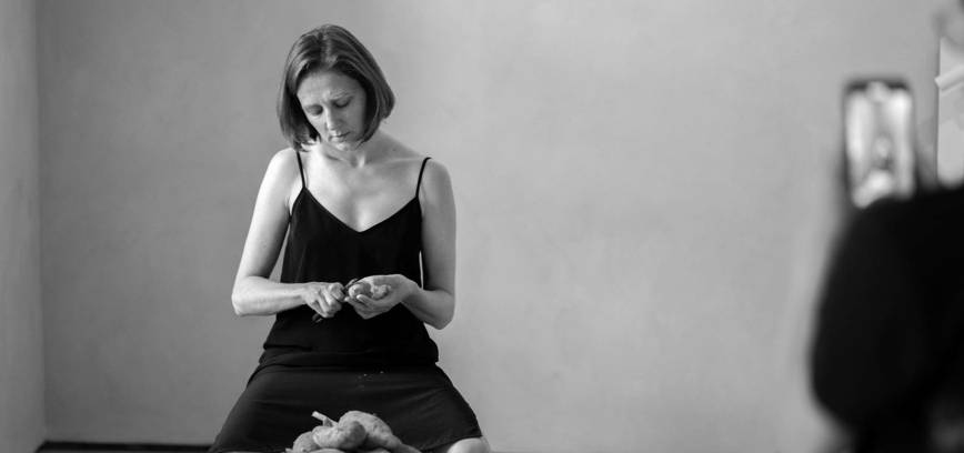 Septynios dienos su bulve: performansas, kuris nulupa moters tapatybės sluoksnius