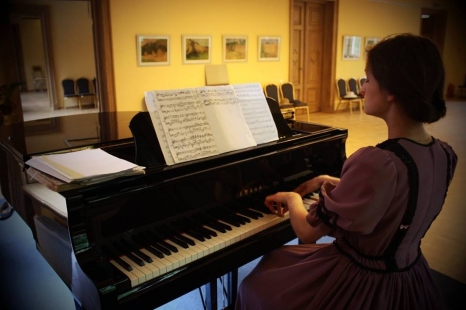 VII muzikos festivalio „BEATRIČĖS VASAROS“ fortepijono koncertas  „Šokančių paveikslų rečitalis“ 