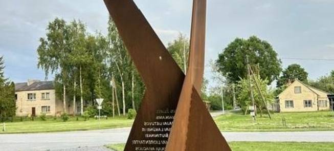 Skulptūrinė kompozicija A. ir J. Liorentų atminimui