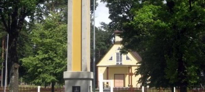 Lietuvos nepriklausomybės dešimtmečio paminklas Lekėčiuose