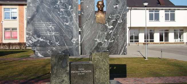 Paminklas poetui Pranui Vaičaičiui